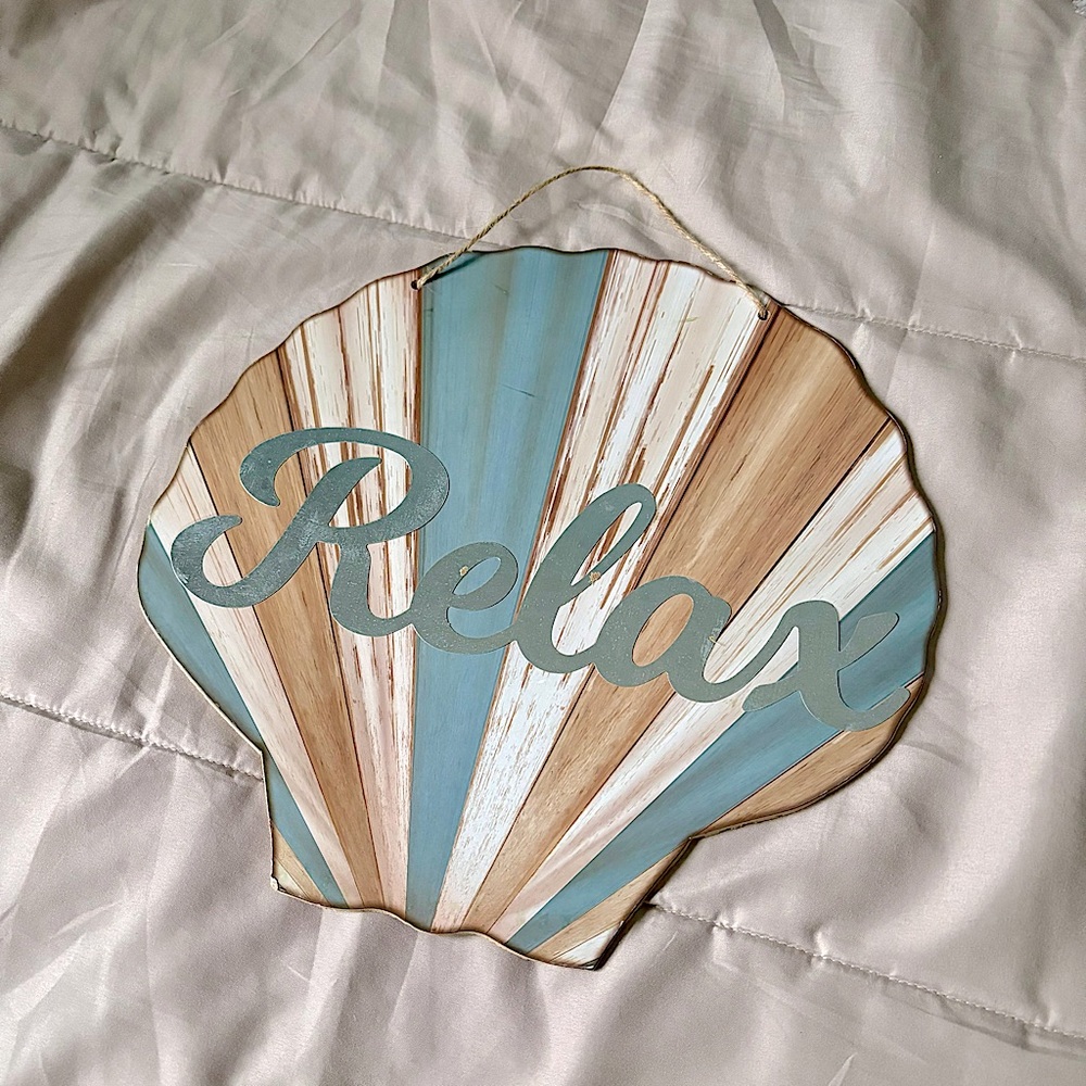 “Relax” Seashell Cutout Cardboard Sign